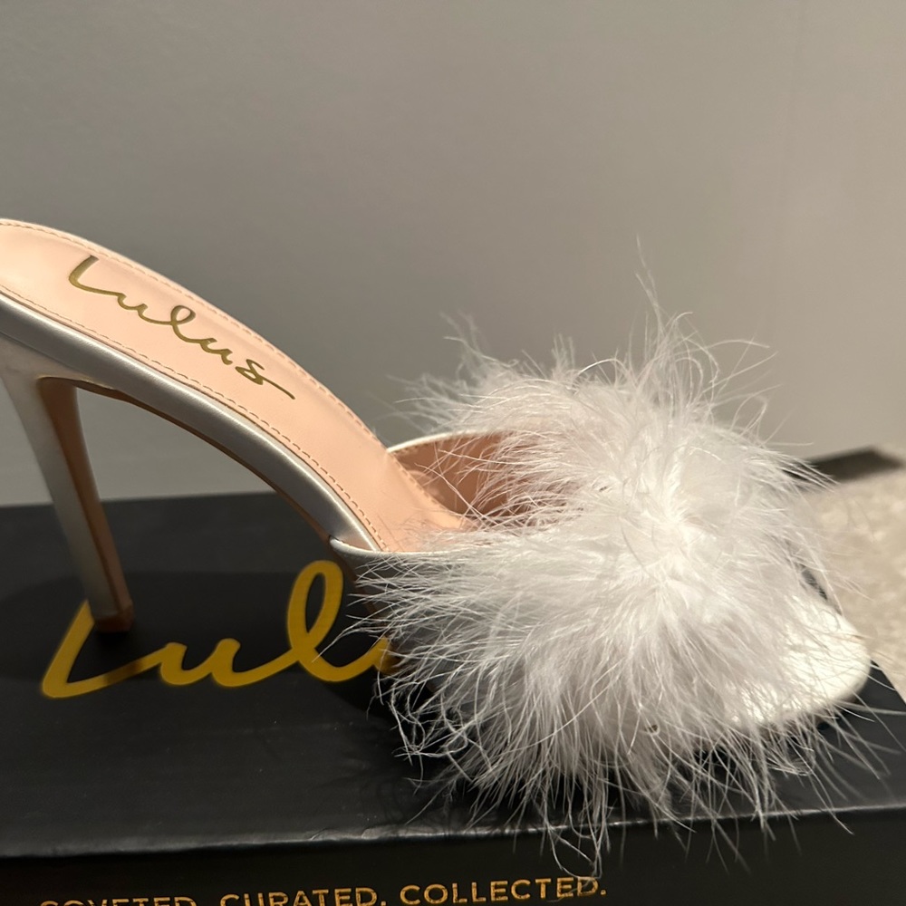 Lulus Boabaa White Feather High Heel size 8.5